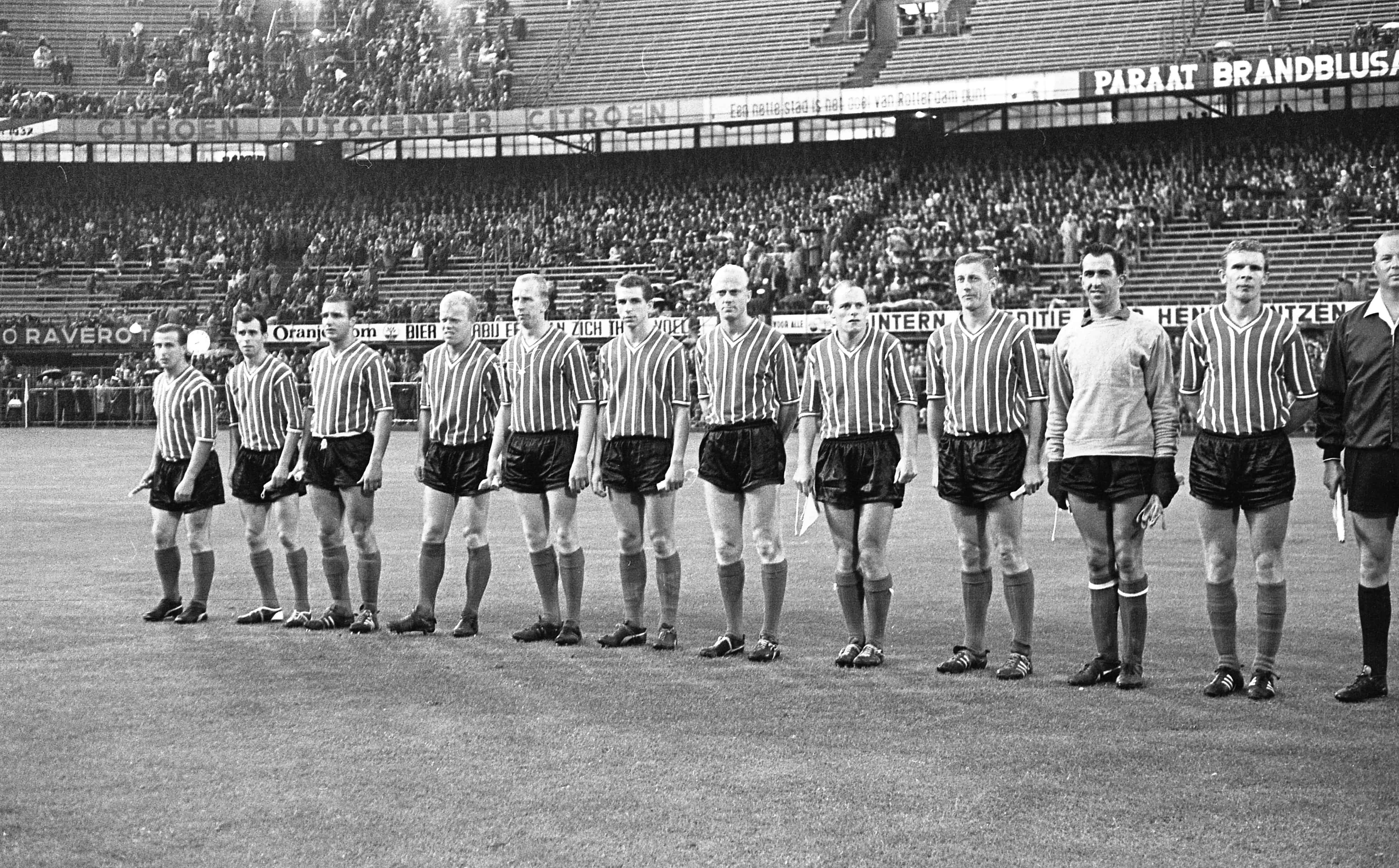 1964-08-08 Feyenoord-Spurs 4-3 300 DPI PB (6)