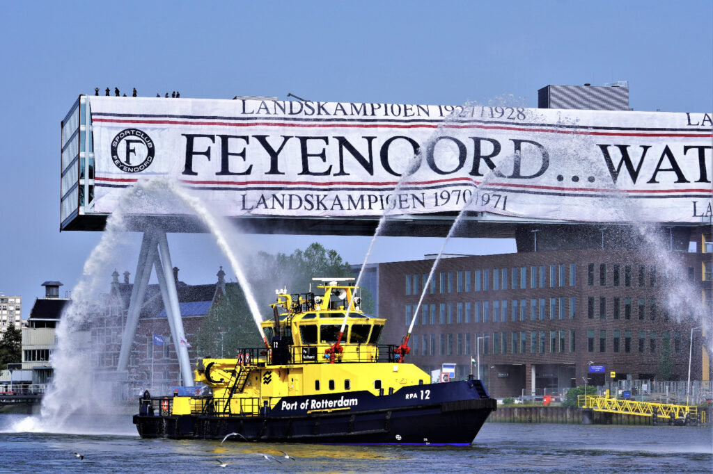 FSV De Feijenoorder - Mega Spandoek Unilever Gebouw Rotterdam